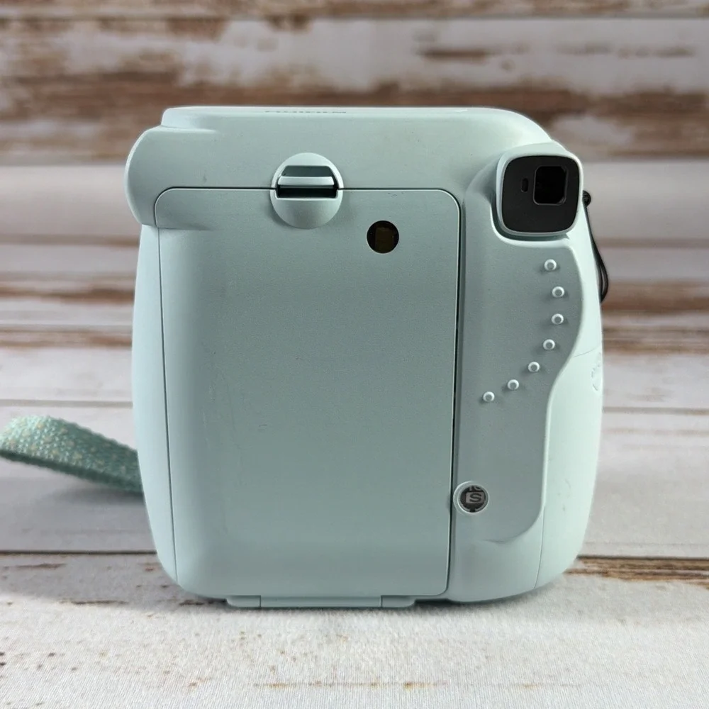 BROKEN FOR PARTS Fujifilm Instax Mini 8 Blue Instant Film Camera Untested